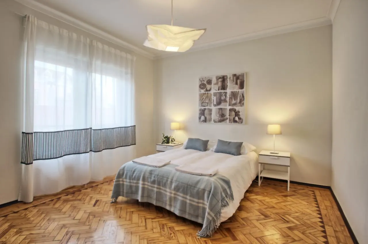 Apartment Apolonia 3E Five Bedrooms Lisbon