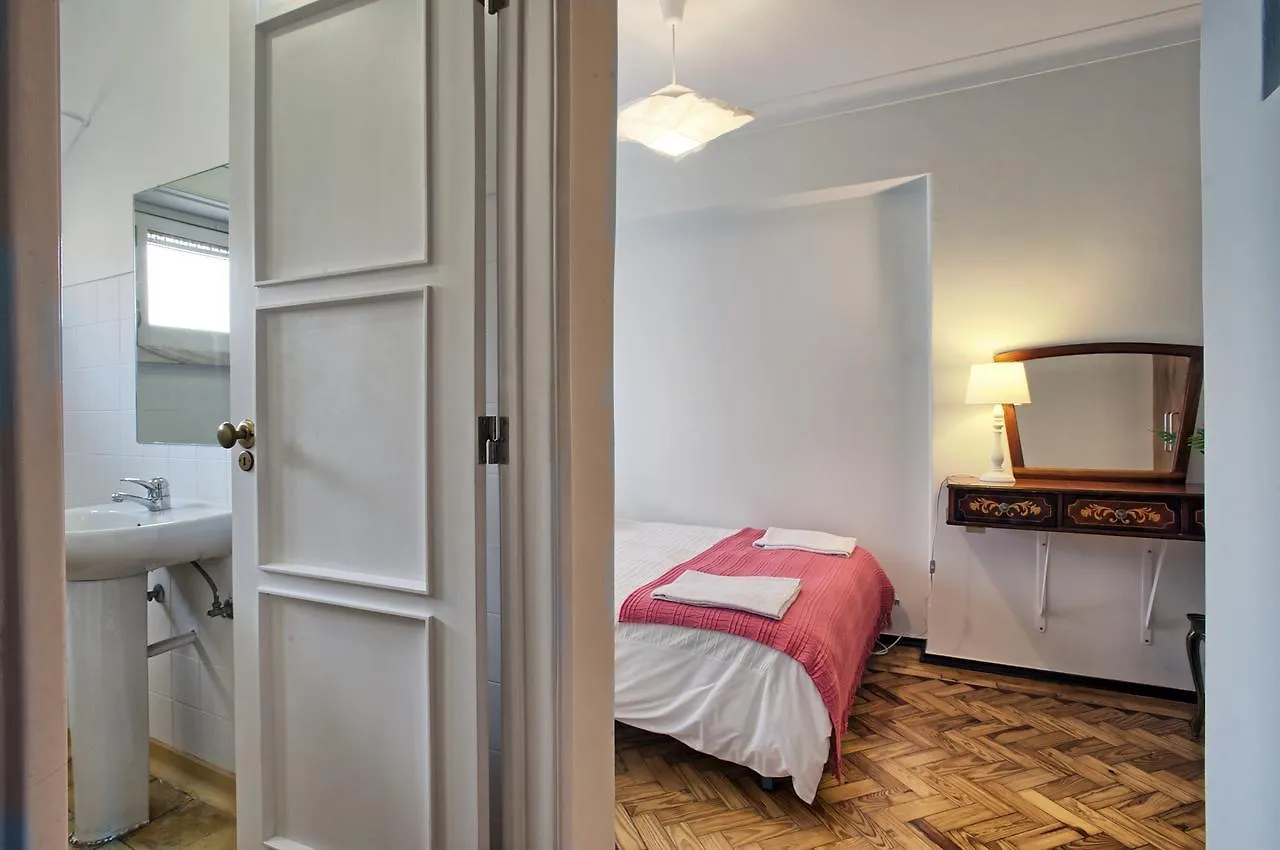 Apartment Apolonia 3E Five Bedrooms Lisbon Portugal